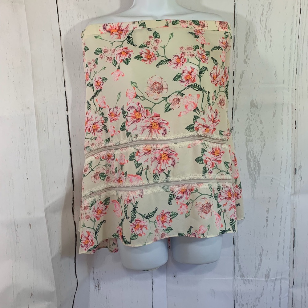 NWT Belle & Sky floral bell sleeved. Top XXL